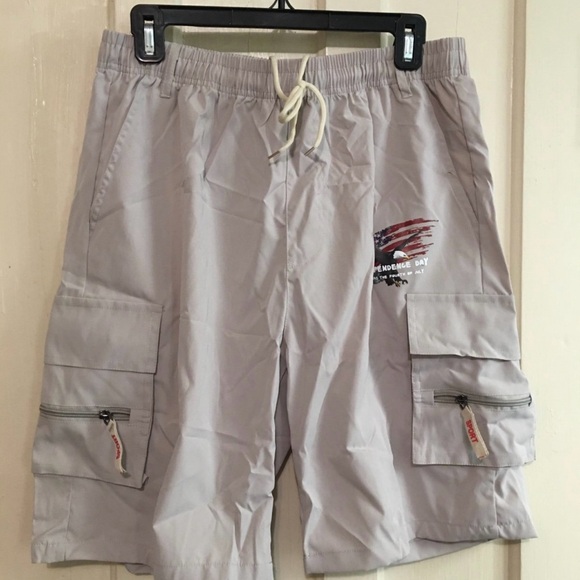 Creative American Flag Graphic Print Men's tan color Cargo shorts XL -New - Picture 3 of 11